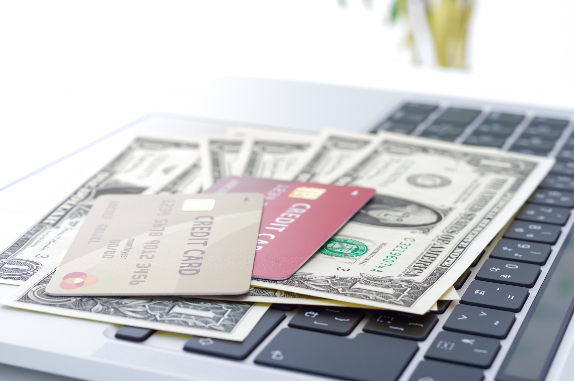 PayPayカードの種類とは？カードの特徴やメリット・申し込み方法を解説　クレジットカードナビ