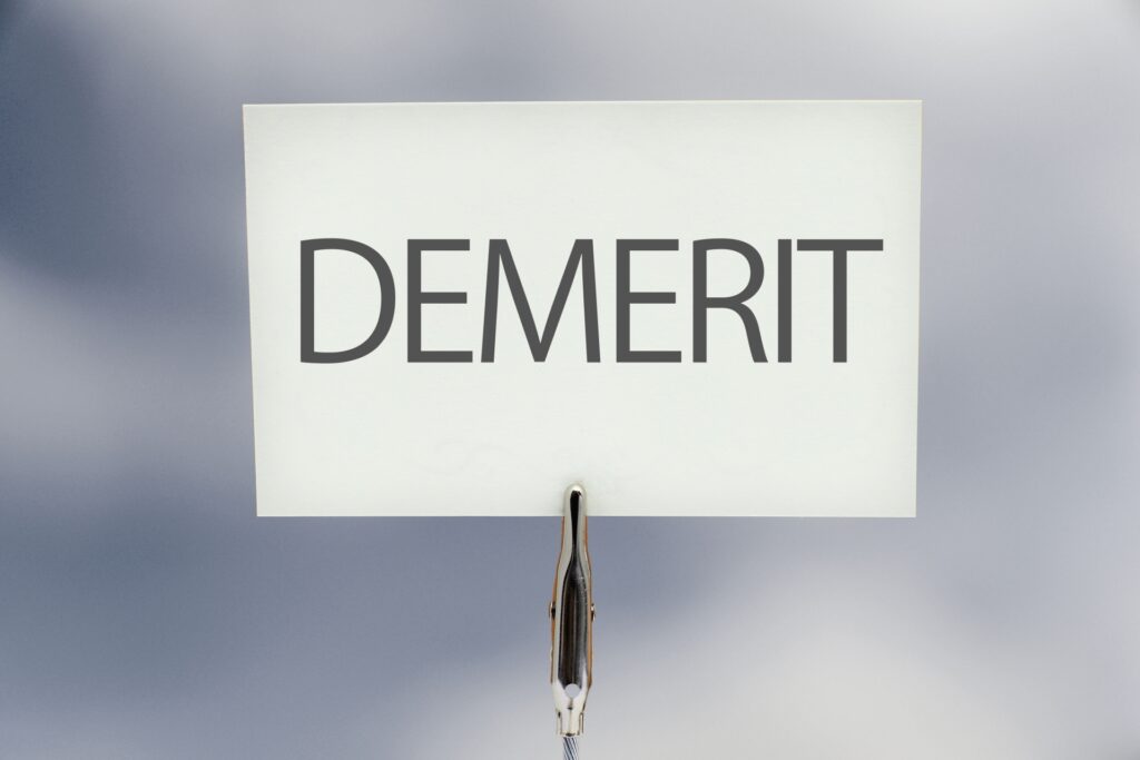 ナンバーレスカードの3つのデメリット　クレジットカードナビ