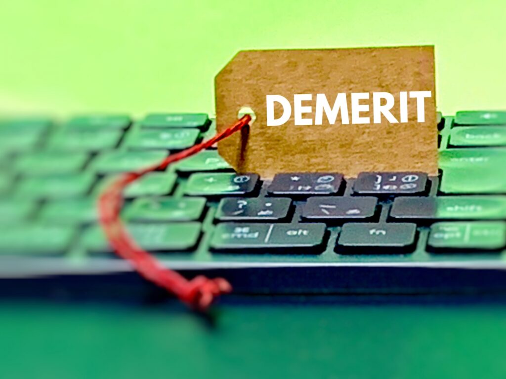 明治安田生命学資保険のデメリット　生命保険ナビ